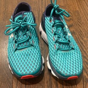 Under Armour Speed form Teal Athletic Sneakers with White and Red Accents 6.5
